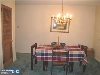 635 Wises Mill Road Philadelphia, PA 19128 - Photo 4 of 11 Dining Room