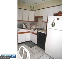 635 Wises Mill Road Philadelphia, PA 19128 - Photo 6 of 11 Kitchen