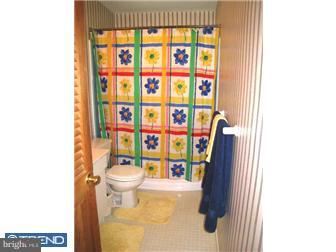 635 Wises Mill Road Philadelphia, PA 19128 - Photo 9 of 11 Bathroom