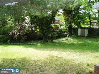 635 Wises Mill Road Philadelphia, PA 19128 - Photo 10 of 11 Exterior Back