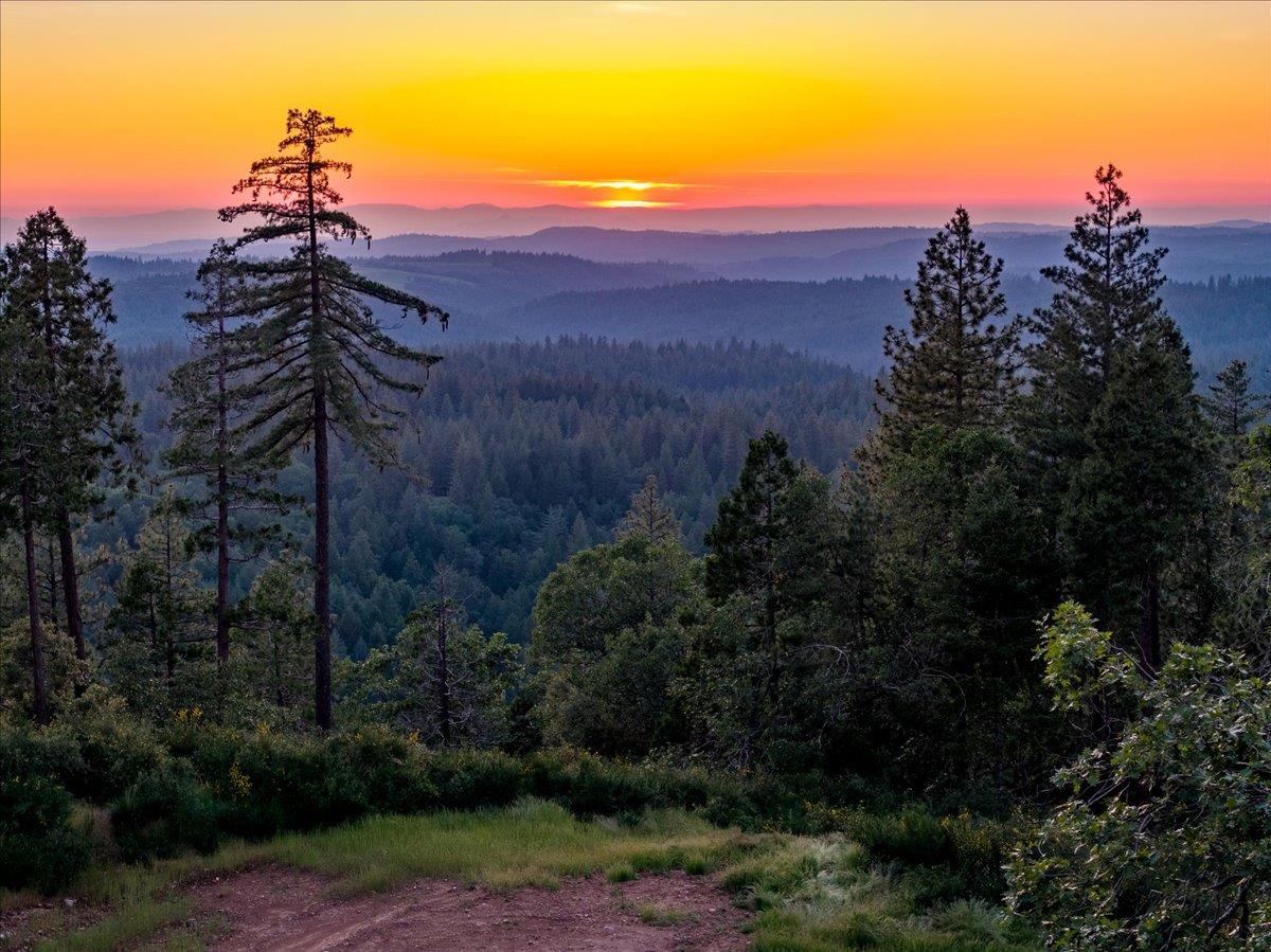 3280 Chipmunk Trail Georgetown, CA 95634 - Photo 4 of 35 a view of a city with sunset view