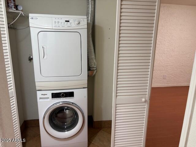 2121 West Royal Palm Road, Unit 2074 Phoenix, AZ 85021 - Photo 12 of 22 a utility room with dryer and washer