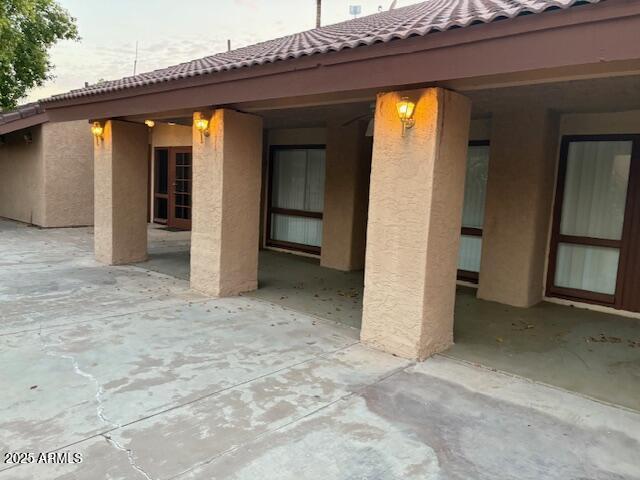 2121 West Royal Palm Road, Unit 2074 Phoenix, AZ 85021 - Photo 20 of 22 a view of a garage door
