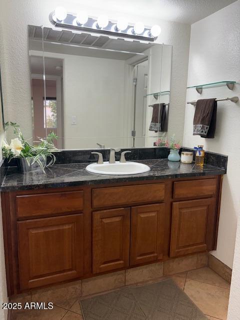 2121 West Royal Palm Road, Unit 2074 Phoenix, AZ 85021 - Photo 9 of 22 a bathroom with a sink and a mirror