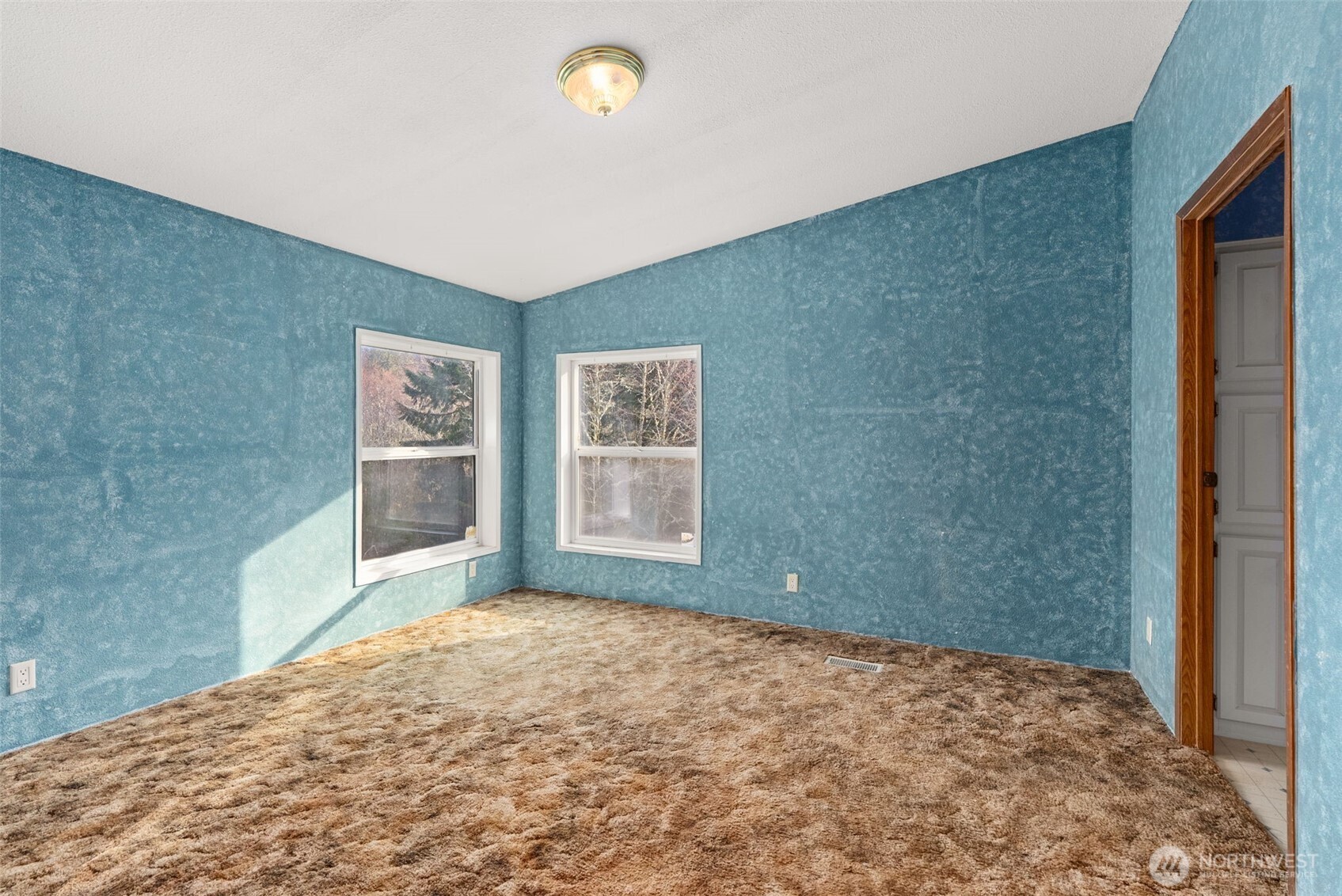 104 Sun Valley Drive Chehalis, WA 98532 - Photo 11 of 29 a view of a big room with windows and closet