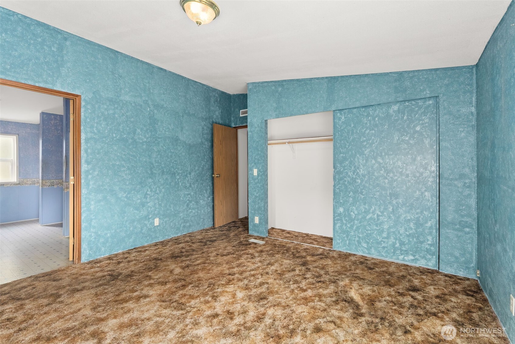 104 Sun Valley Drive Chehalis, WA 98532 - Photo 12 of 29 a view of a big room with closet and windows