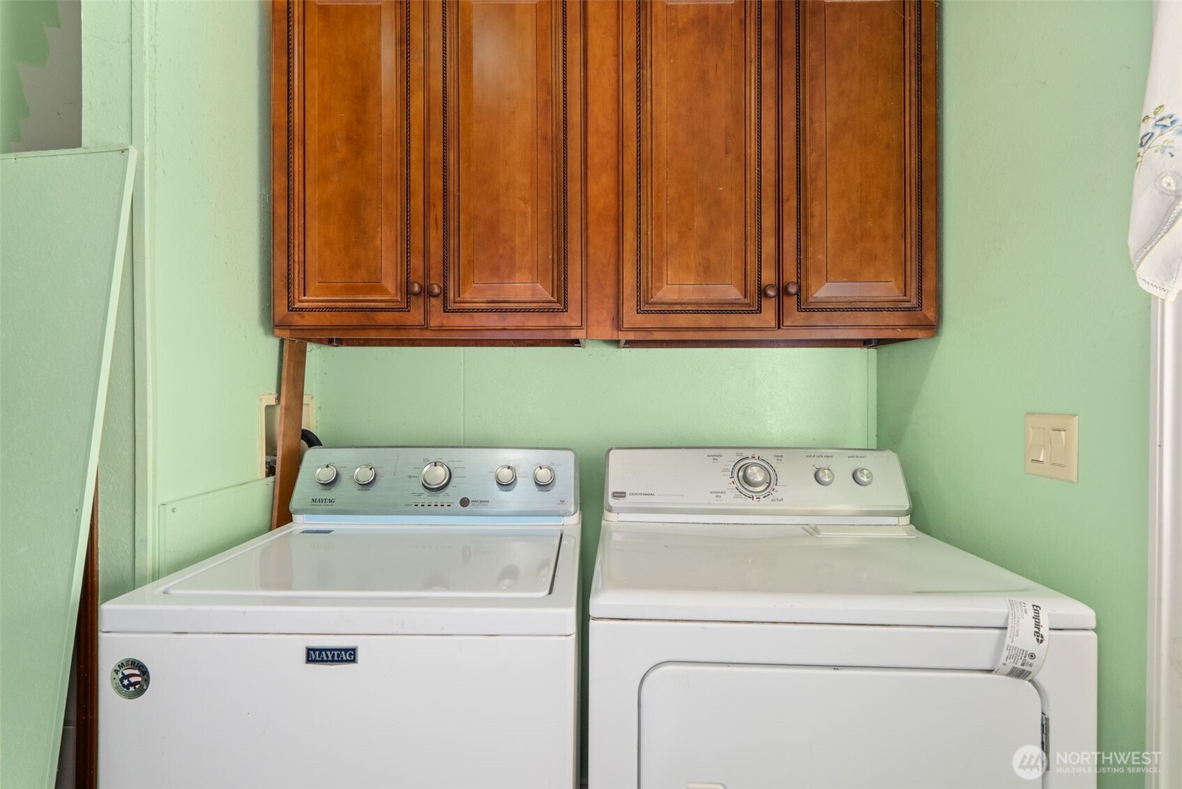 104 Sun Valley Drive Chehalis, WA 98532 - Photo 18 of 29 a utility room with dryer and washer