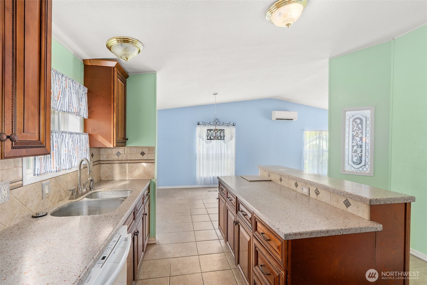 104 Sun Valley Drive Chehalis, WA 98532 - Photo 9 of 29 a bathroom with a sink and a mirror