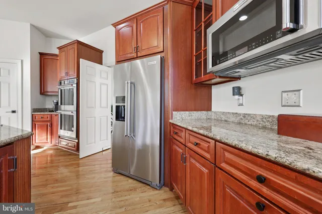 a view of a livingroom with furniture and a ceiling fan