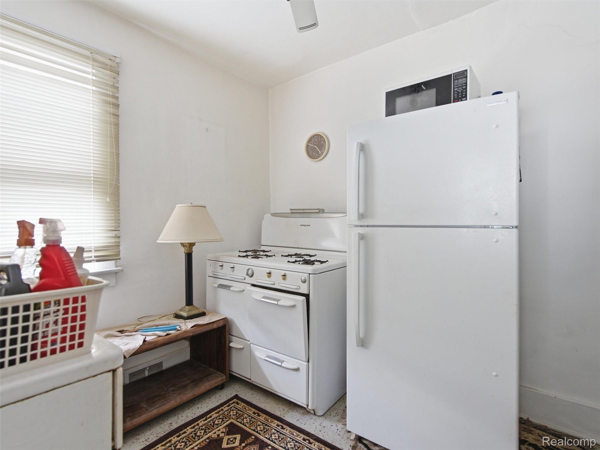 305 Renshaw Avenue Clawson, MI 48017 - Photo 19 of 37 17-DSC04785.jpg