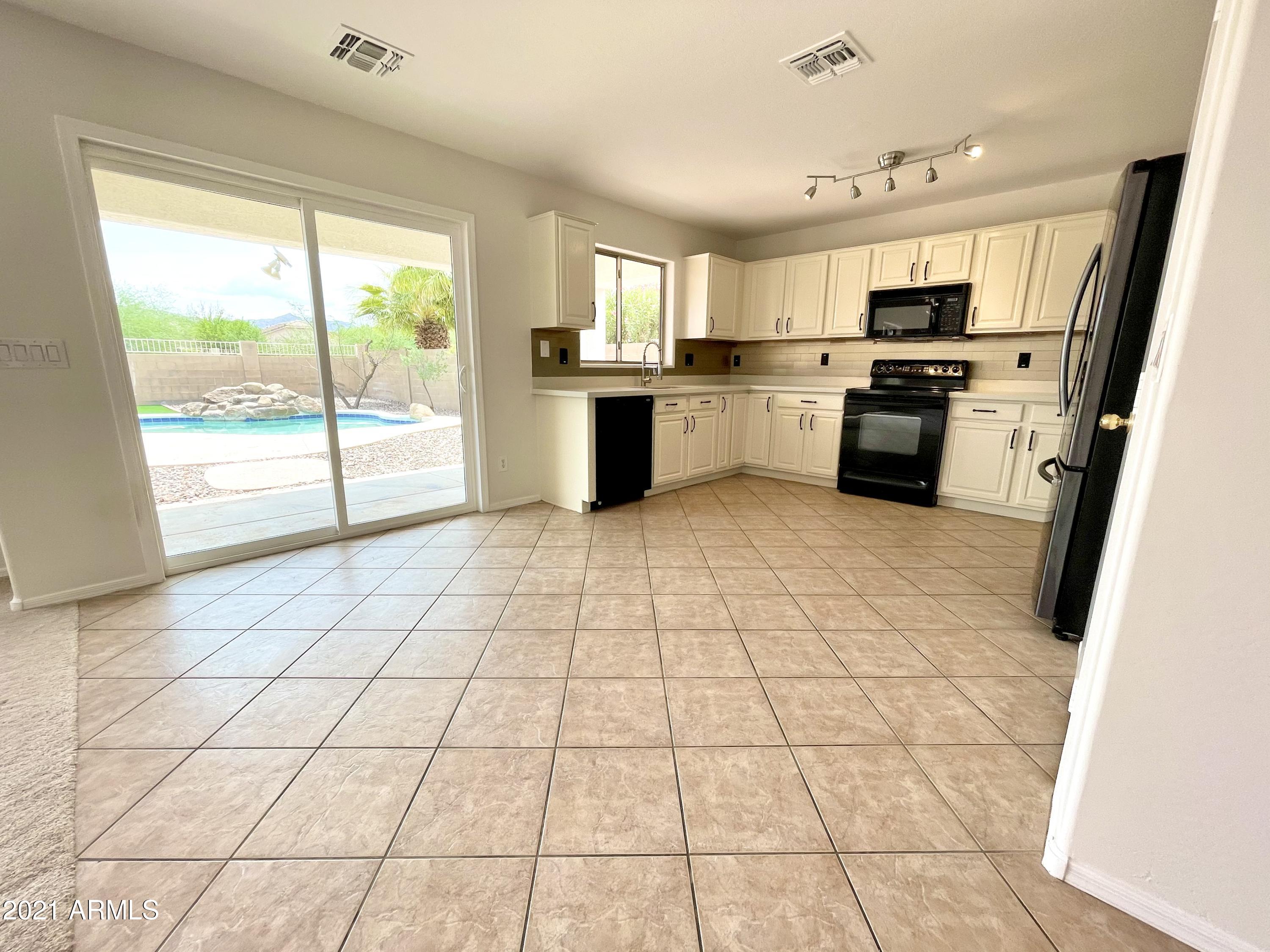 2331 West Darrel Road Phoenix, AZ 85041 - Photo 7 of 34 IMG_1173