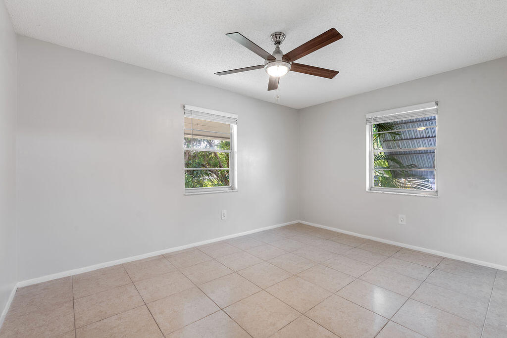 4468 Stevens Road Lake Worth, FL 33461 - Photo 13 of 25 4468StevensRoad,LakeWorth-10