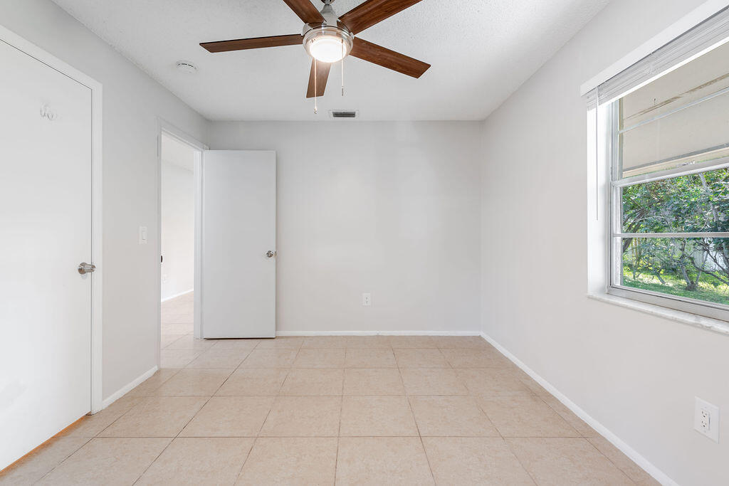 4468 Stevens Road Lake Worth, FL 33461 - Photo 14 of 25 4468StevensRoad,LakeWorth-11