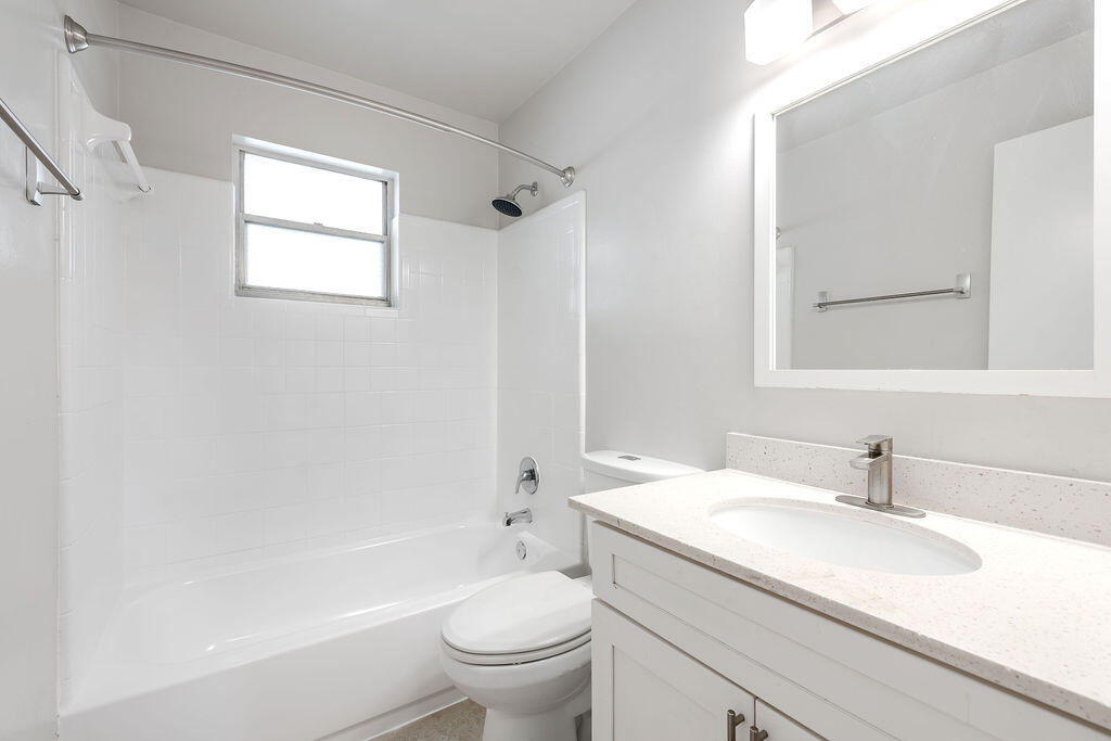 4468 Stevens Road Lake Worth, FL 33461 - Photo 15 of 25 4468StevensRoad,LakeWorth-12