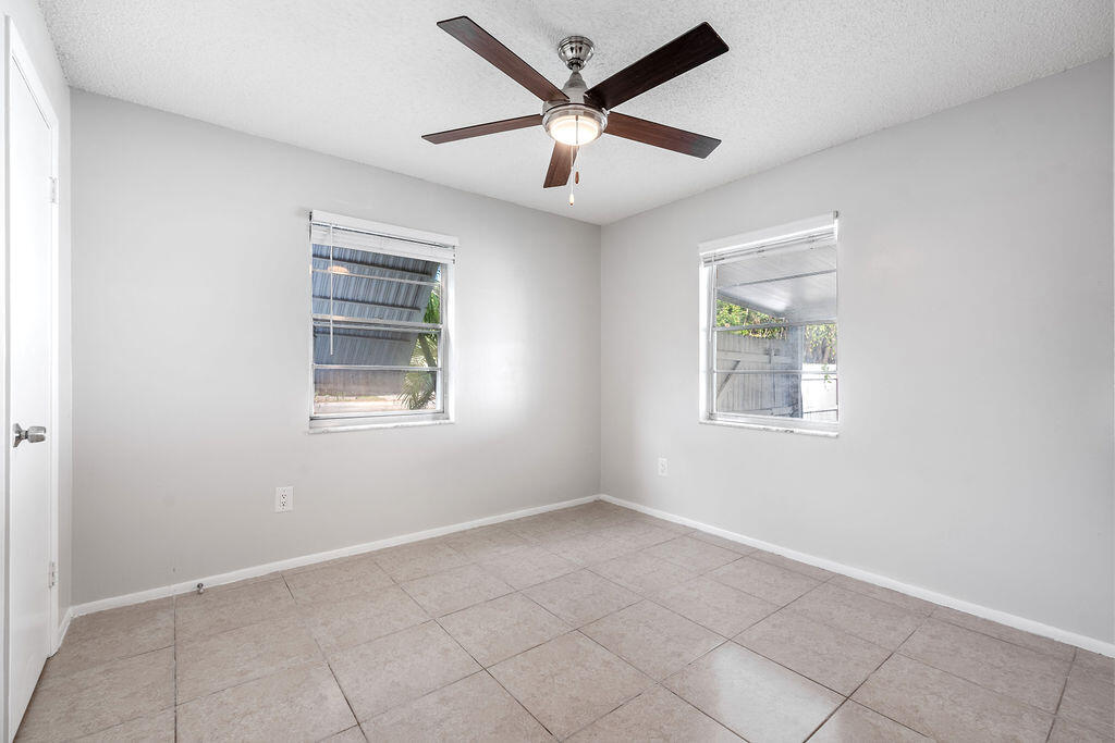 4468 Stevens Road Lake Worth, FL 33461 - Photo 16 of 25 4468StevensRoad,LakeWorth-13