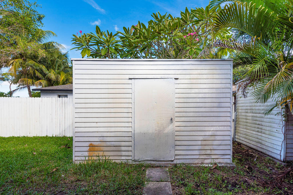 4468 Stevens Road Lake Worth, FL 33461 - Photo 23 of 25 4468StevensRoad,LakeWorth-20