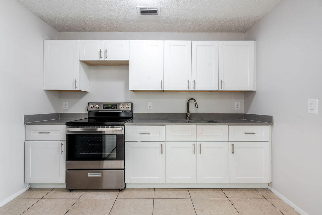 4468 Stevens Road Lake Worth, FL 33461 - Photo 7 of 25 4468StevensRoad,LakeWorth-4