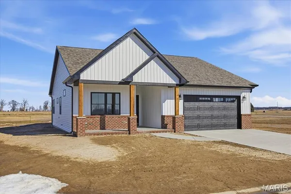 $379,900 | 16617 Pembrooke Court, Carlyle, IL 62231