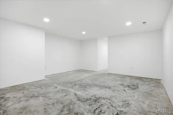 $379,900 | 16617 Pembrooke Court, Carlyle, IL 62231