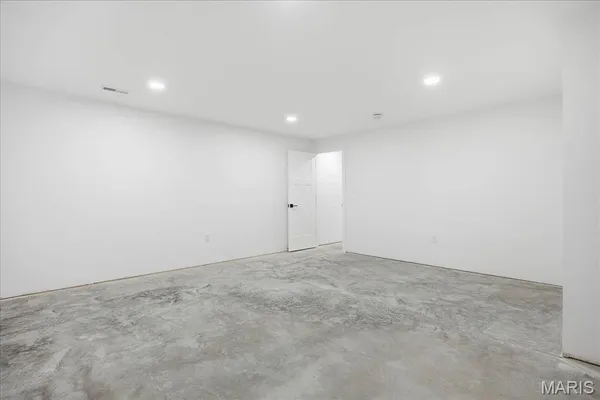 $379,900 | 16617 Pembrooke Court, Carlyle, IL 62231