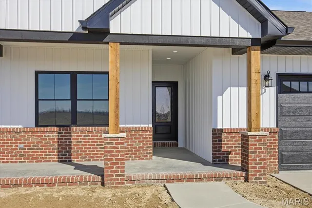 $385,000 | 16639 Pembrooke Court, Carlyle, IL 62231