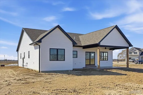 $379,900 | 16617 Pembrooke Court, Carlyle, IL 62231