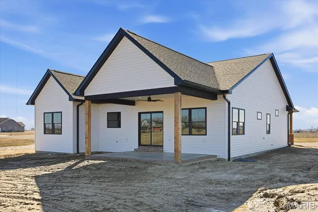 $385,000 | 16639 Pembrooke Court, Carlyle, IL 62231