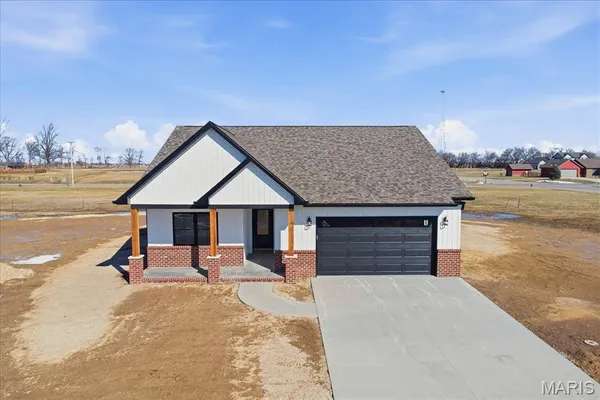$379,900 | 16617 Pembrooke Court, Carlyle, IL 62231