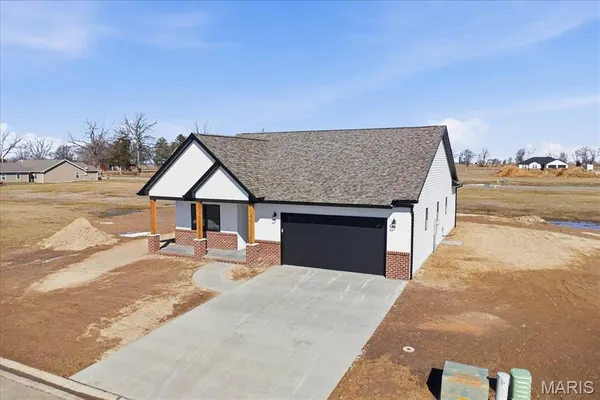 $379,900 | 16617 Pembrooke Court, Carlyle, IL 62231