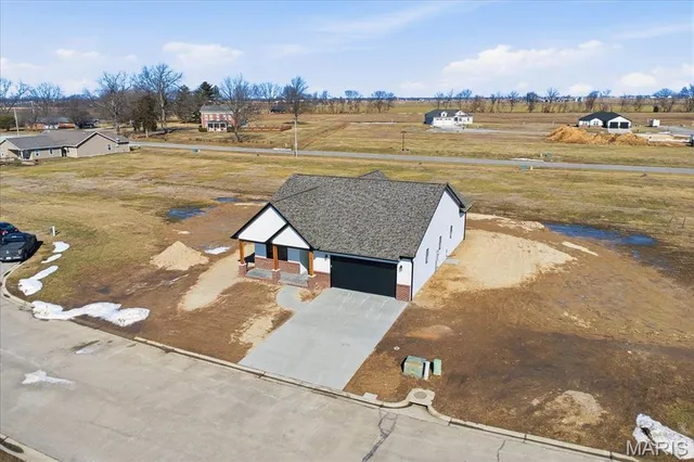 $385,000 | 16639 Pembrooke Court, Carlyle, IL 62231