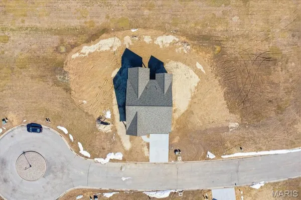 $379,900 | 16617 Pembrooke Court, Carlyle, IL 62231