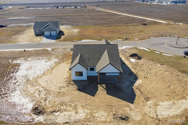 $385,000 | 16639 Pembrooke Court, Carlyle, IL 62231