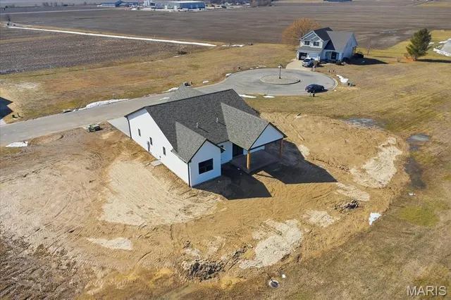 $385,000 | 16639 Pembrooke Court, Carlyle, IL 62231