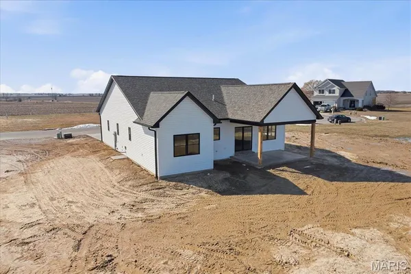 $379,900 | 16617 Pembrooke Court, Carlyle, IL 62231