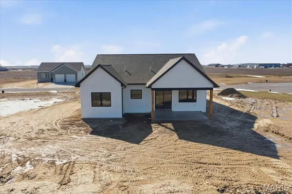 $379,900 | 16617 Pembrooke Court, Carlyle, IL 62231