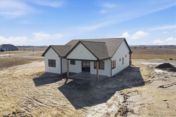 $379,900 | 16617 Pembrooke Court, Carlyle, IL 62231
