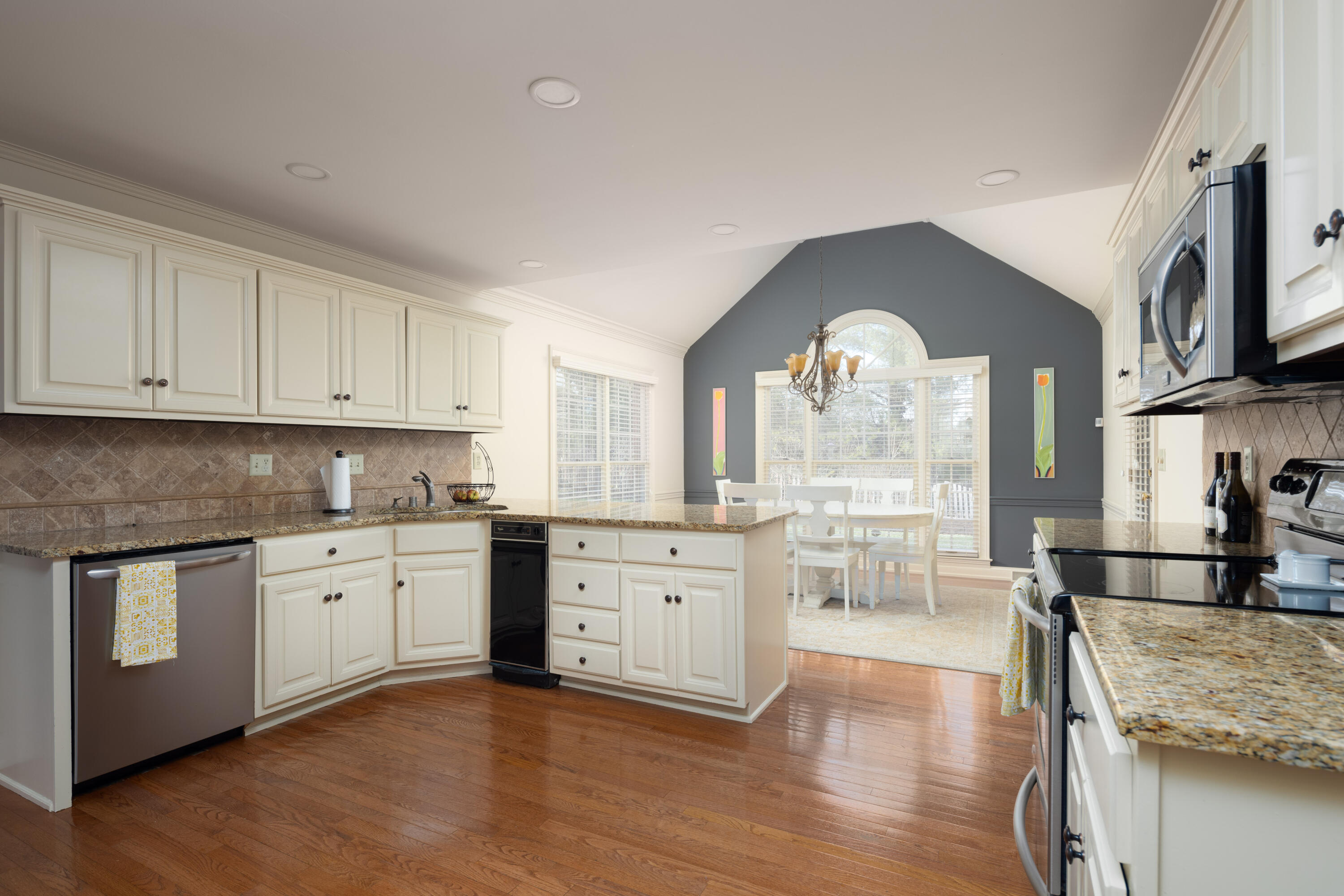 2217 Vinewood Road Lexington, KY 40515 - Photo 8 of 38 Kitchen (2 of 5)
