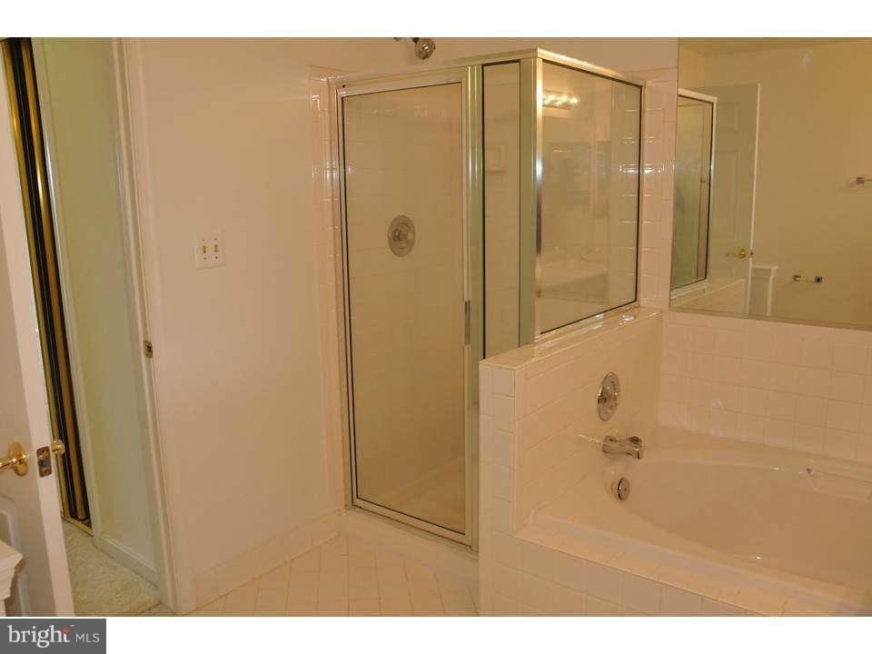212 Ridgepoint Place, Unit 26 Gaithersburg, MD 20878 - Photo 13 of 18 Bath (Master)