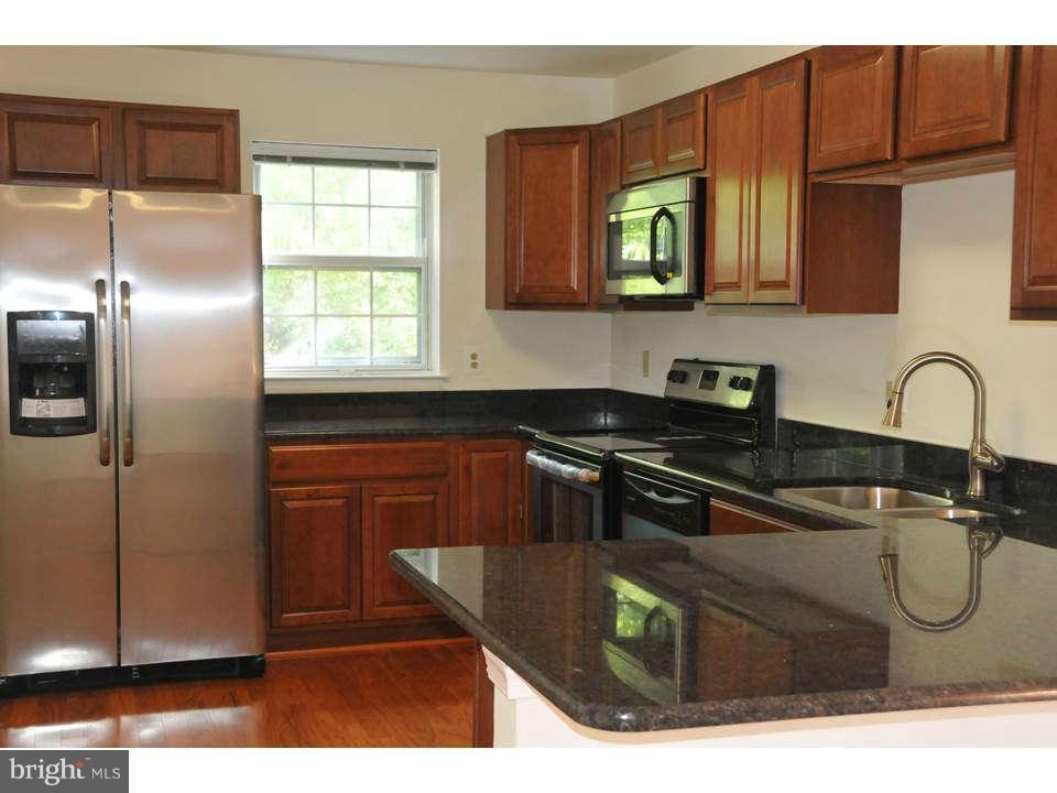 212 Ridgepoint Place, Unit 26 Gaithersburg, MD 20878 - Photo 7 of 18 Kitchen