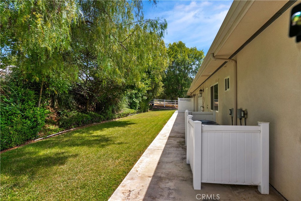 29781 Pasada Road Temecula, CA 92591 - Photo 50 of 58 Side yard