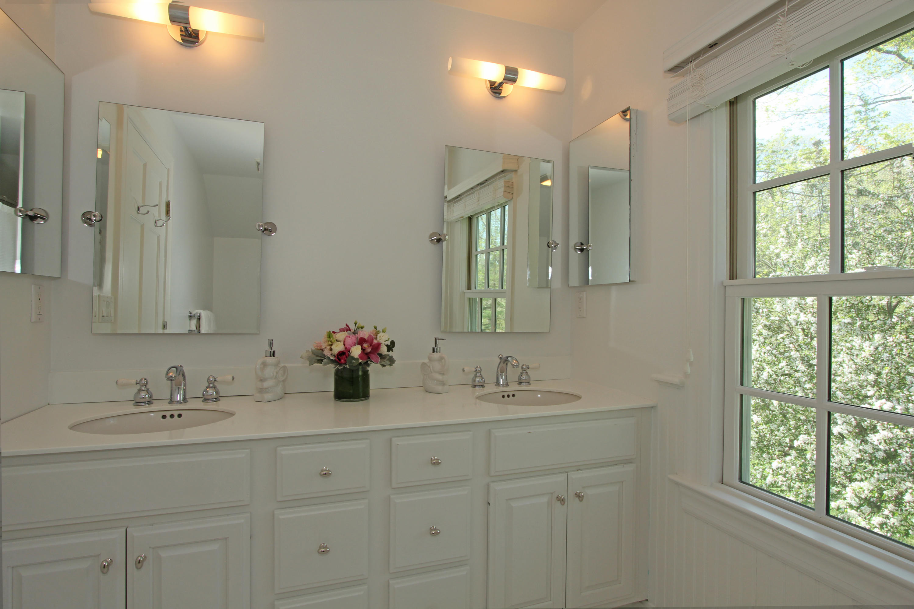 230 Cross Ridge Road New Canaan, CT 06840 - Photo 22 of 34 Bathroom 01