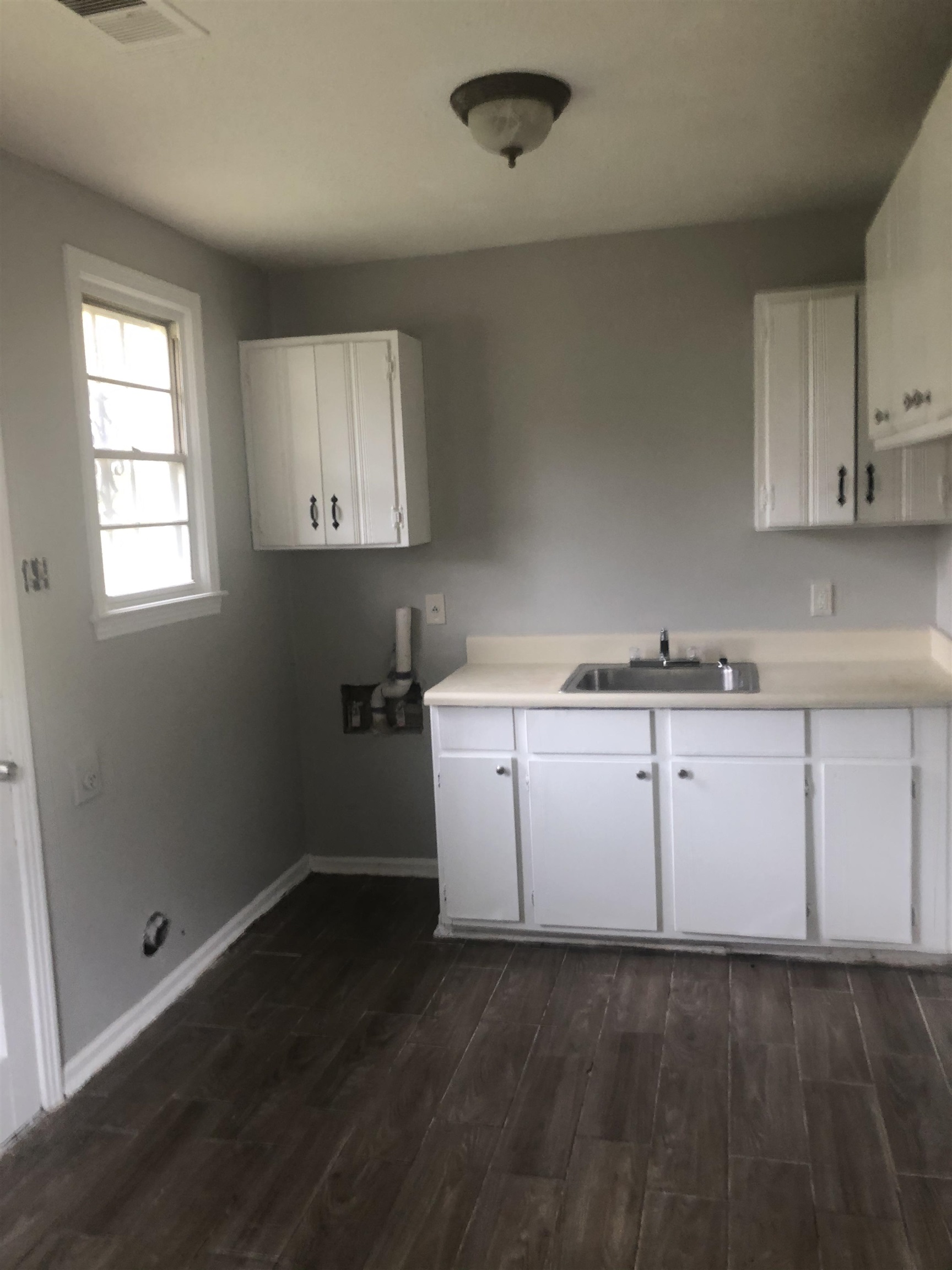 1698 Rayner Street Memphis, TN 38106 - Photo 2 of 8 an empty room with a window