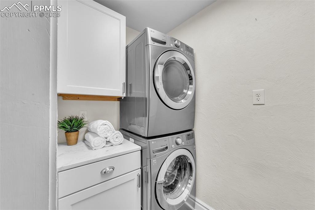 319 South Institute Street Colorado Springs, CO 80903 - Photo 8 of 49 a utility room with dryer and washer