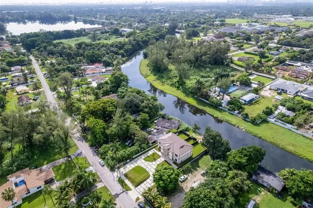 $4,000 | 1962 Northwest 107th Street, Unit 1958, Miami, FL 33167