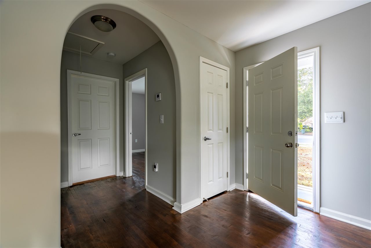 1743 Weiner Road Memphis, TN 38108 - Photo 6 of 24 Gallery Image 6