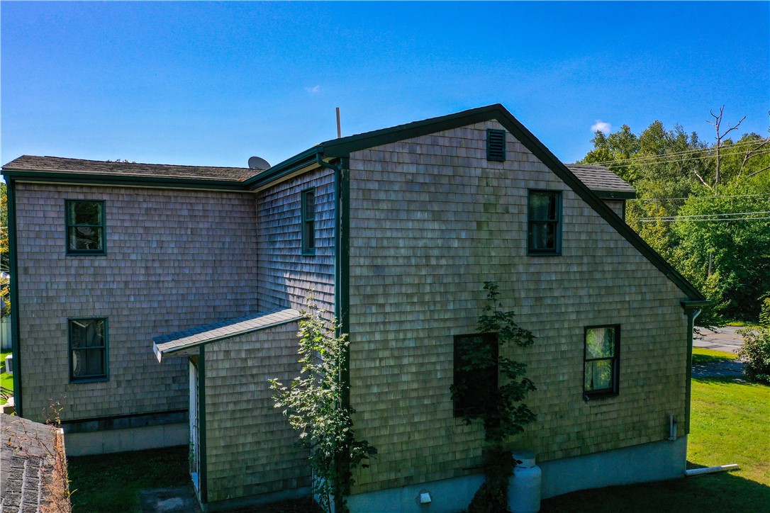 1972 Crandall Road Tiverton, RI 02878 - Photo 8 of 23 Gallery Image 8