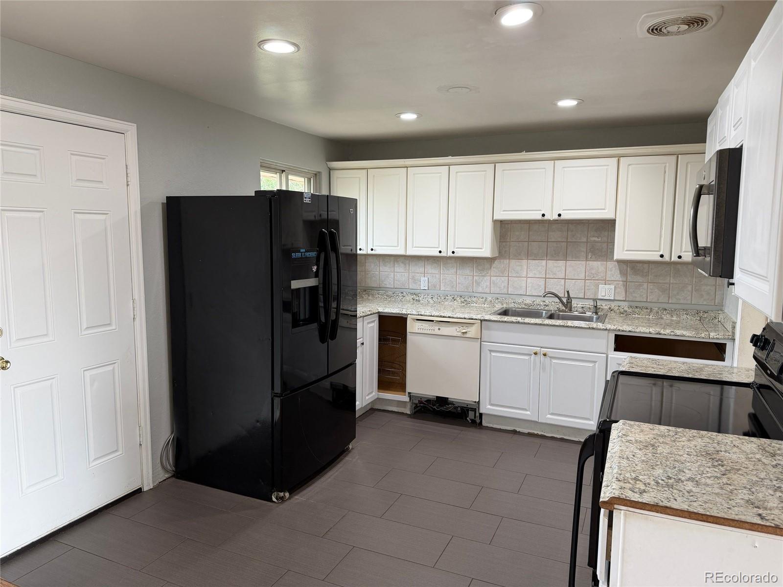 3124 Quari Street Aurora, CO 80011 - Photo 8 of 28