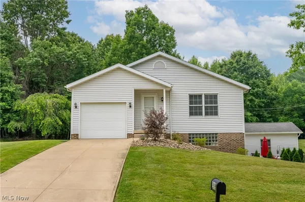 $1,300 | 2919 Cliftmont Avenue Northeast, Canton, OH 44705