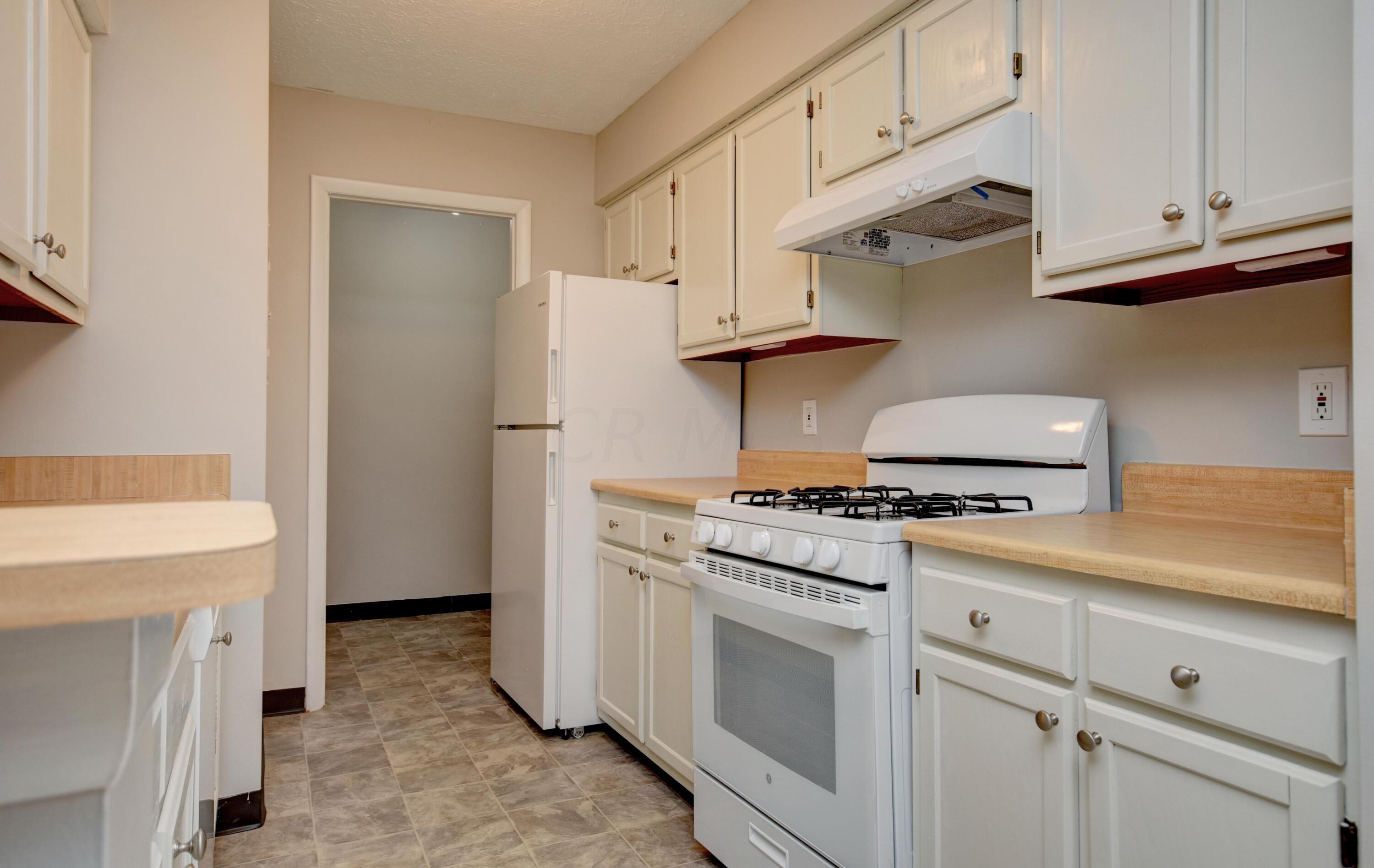 2245 Hedgerow Road, Unit 2245D Columbus, OH 43220 - Photo 16 of 25