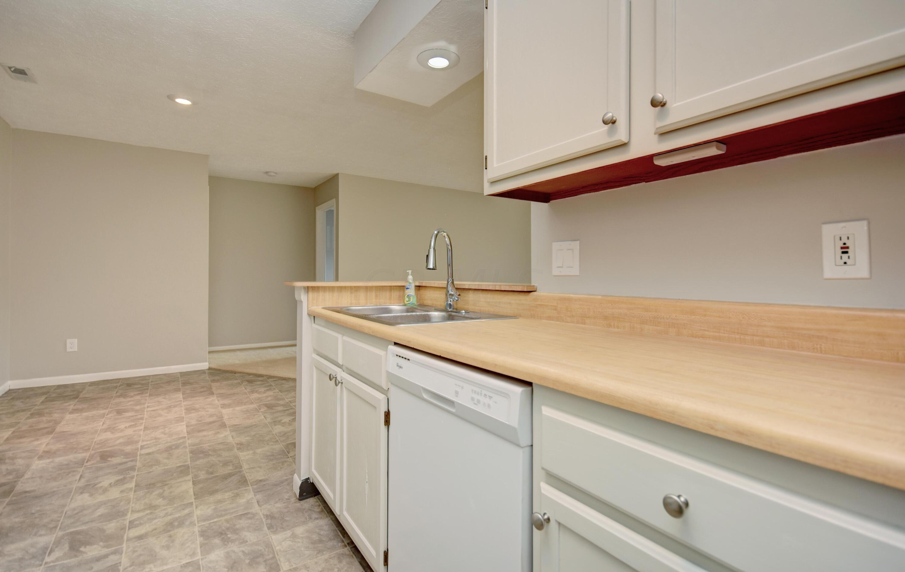 2245 Hedgerow Road, Unit 2245D Columbus, OH 43220 - Photo 17 of 25
